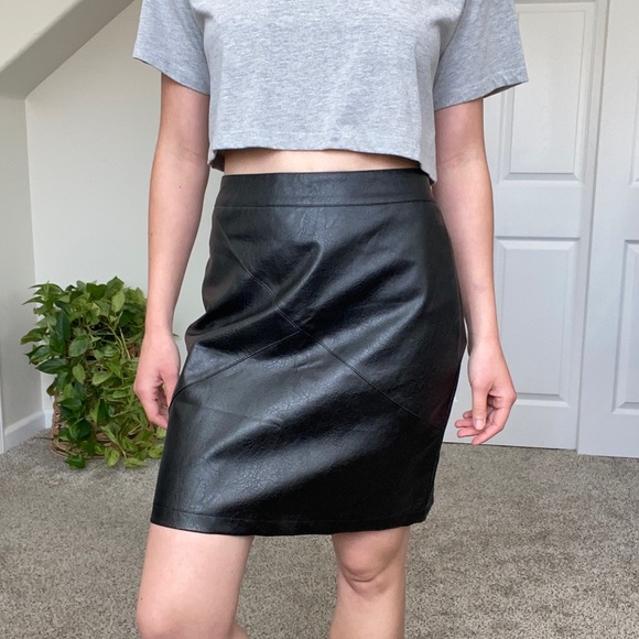 zeagoo Dresses & Skirts - NWT Zeagoo faux leather skirt